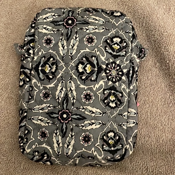 RFID Small Convertible Crossbody NWT - Picture 2 of 10